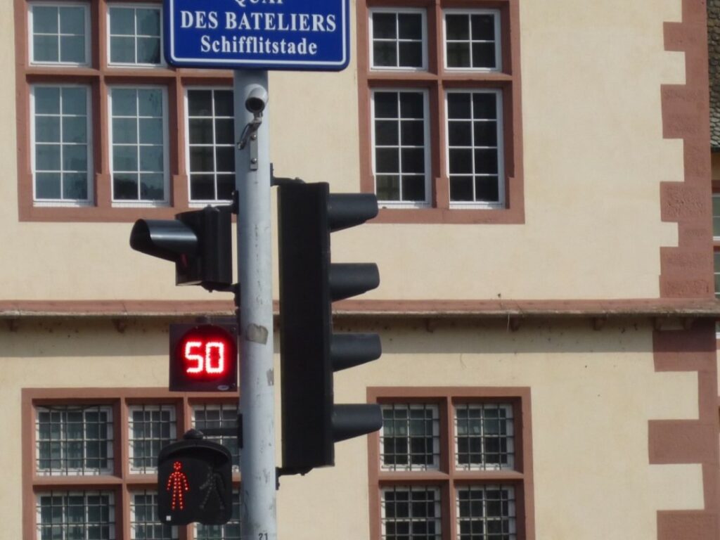 Compteur indiquant la durée restante du feu piéton rouge