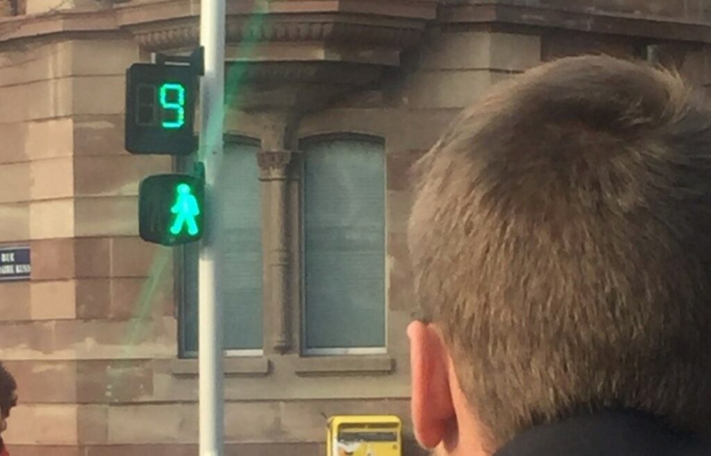 Compteur indiquant la durée du feu piéton vert